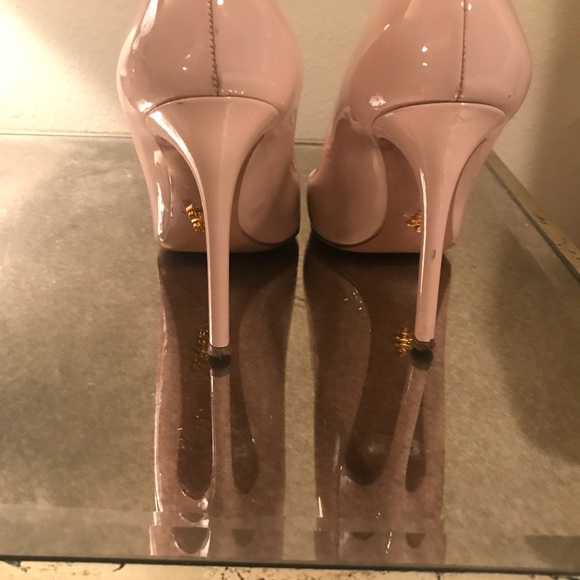 Prada glossed textured-leather pumps - Picture 4 of 6